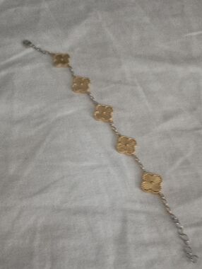 Gold Four-Leaf Motif Link Bracelet for Women